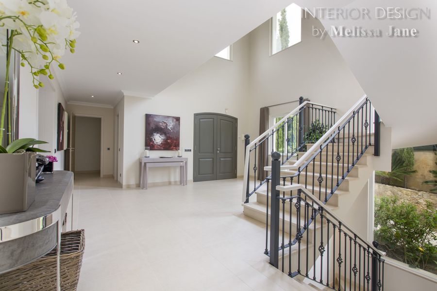 Foyer with wrought-iron staircase, double doors and console table — Quinta Verde, Algarve