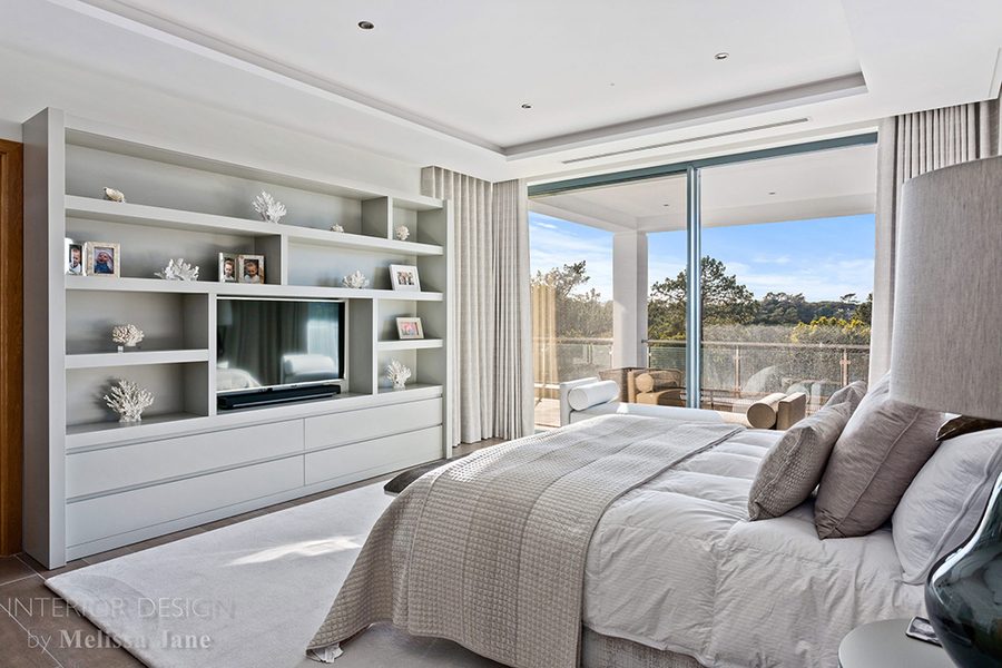 Bedroom with fitted display shelves — Encosta Poente, Quinta do Lago