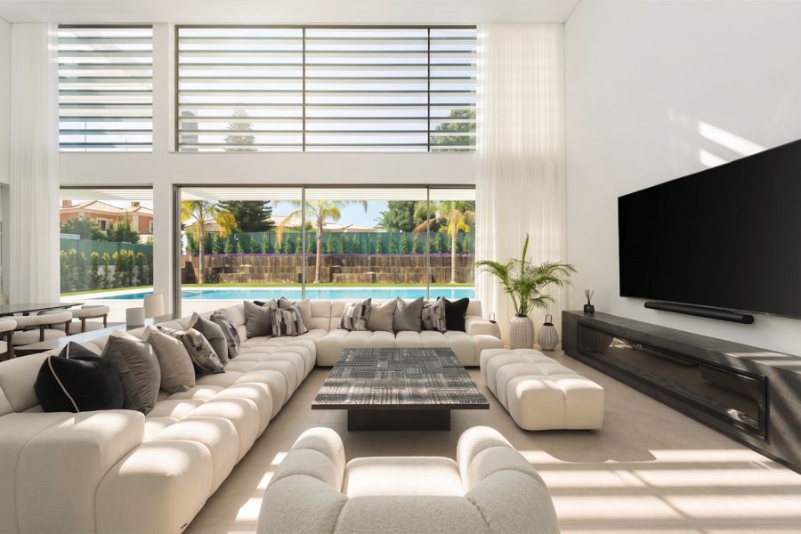 Living room with modular sofas facing the pool — Vila Sol, Vilamoura