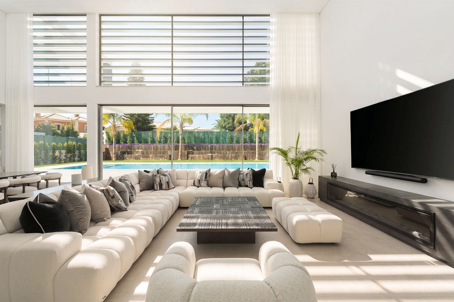 Living area with fitted shelves and a television — Vila Sol, Vilamoura