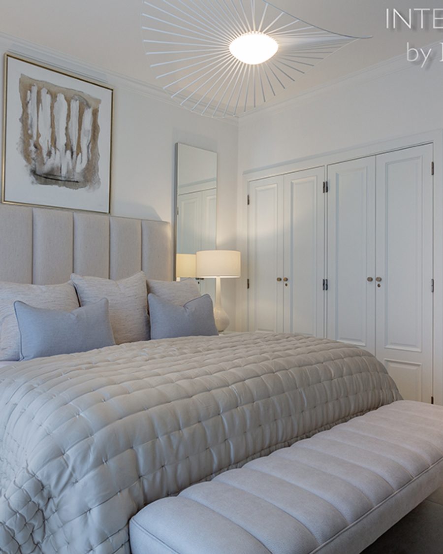 Bedroom with light curtains and layered bedding — Vale dos Pinheiros, Quinta do Lago