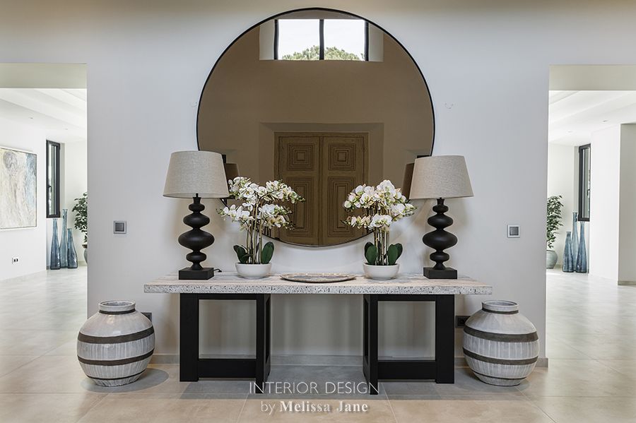 Round mirror and console with lamps — Lago, Quinta do Lago